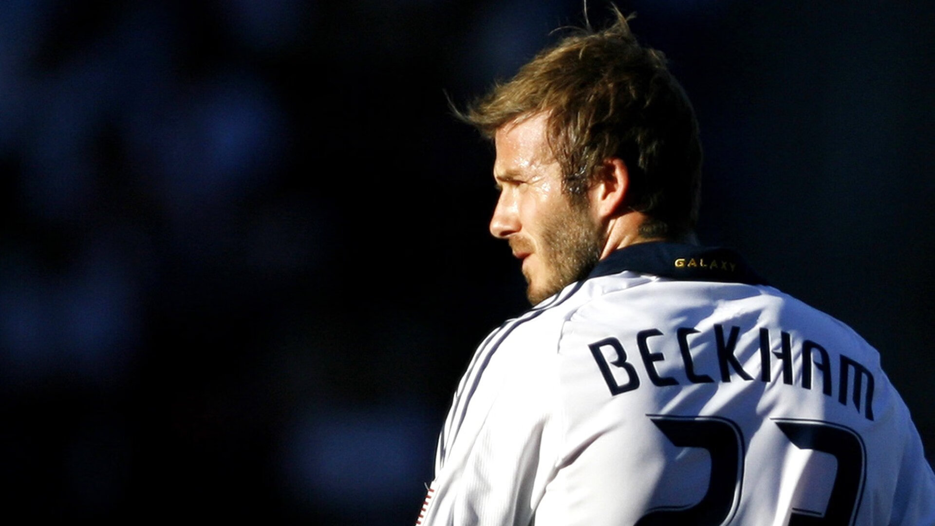 田径世锦赛震撼时刻，新星打破尘封15年世界纪录，全场沸腾！