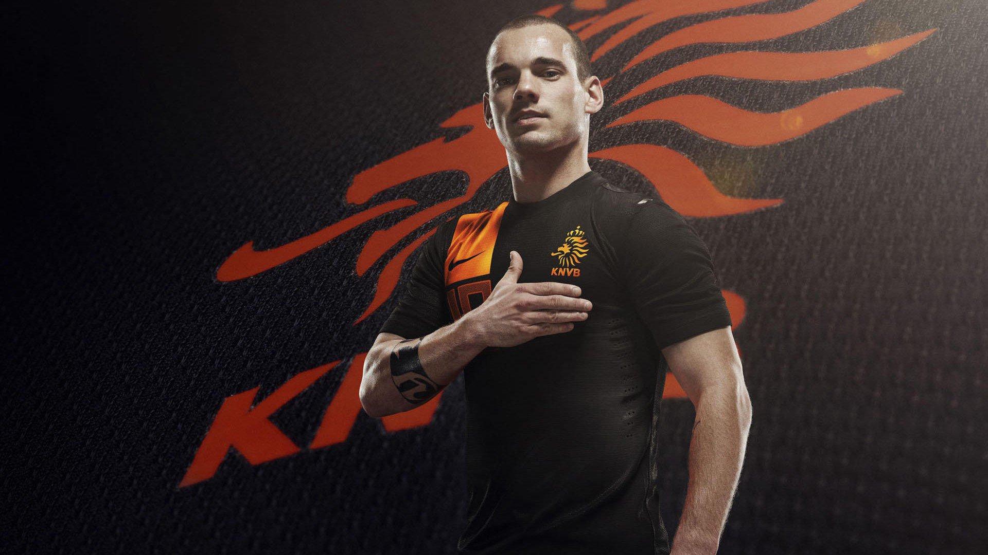 前裁判公开质疑，VAR介入米兰争议点球是严重误判，足球规则再遭拷问