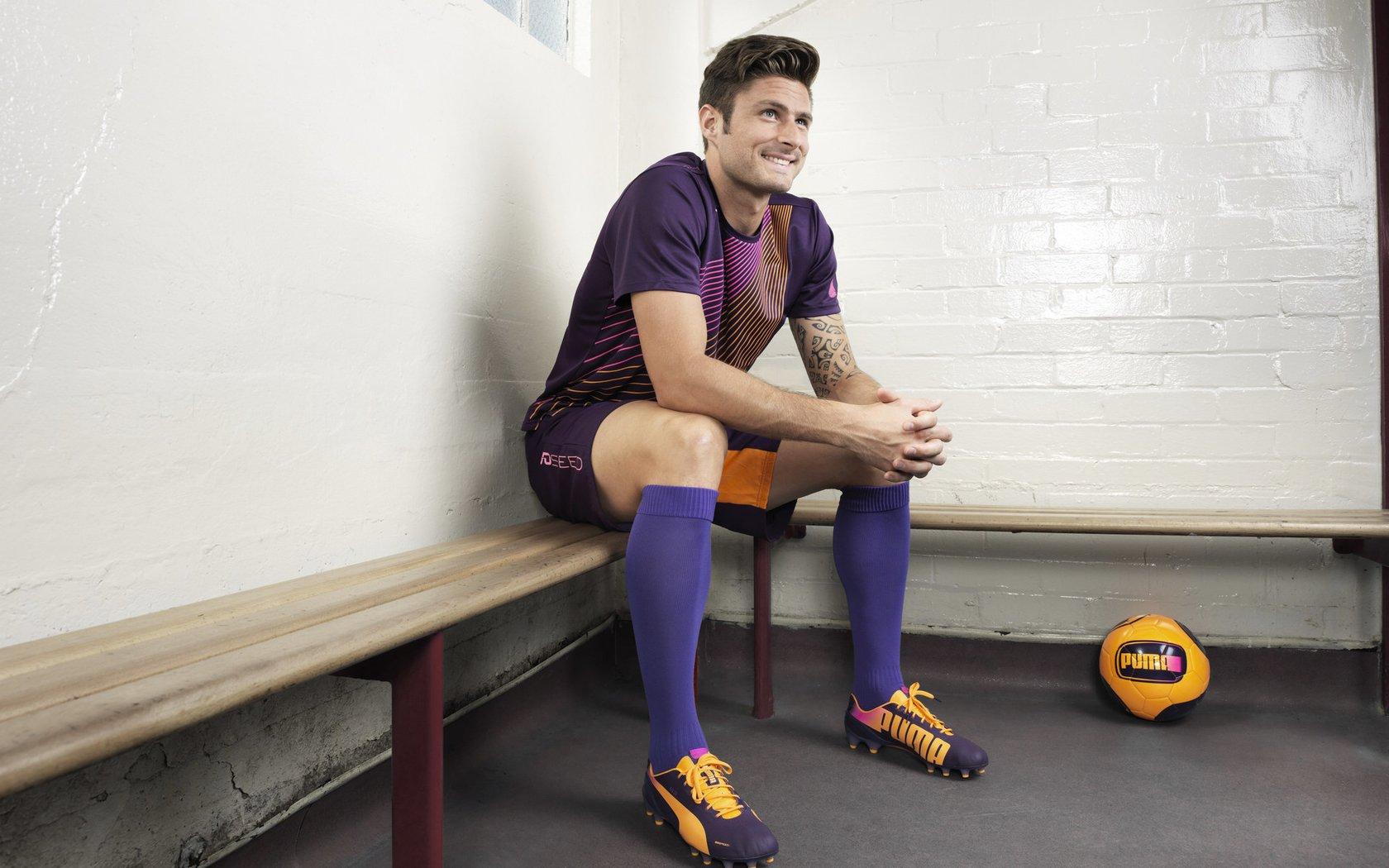 英超球探网络再聚焦英冠潜力股，纽卡与水晶宫竞逐莱斯特城外租中场哈努斯